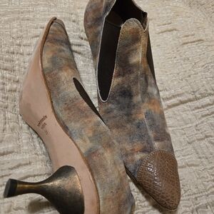 Glory Women's Cydwoq Vintage Heel price$398.0 Multicolor Low Heel Bootie Shoes